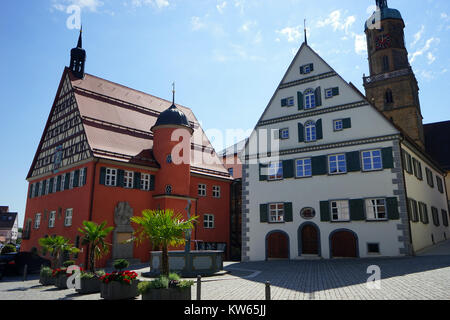 BOPFINGEN, Deutschland - ca. August 2015 Straße in der Nähe von St. Blasius Kirche Stockfoto