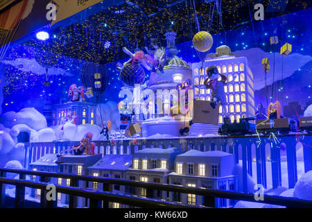 Weihnachten Fensterbilder im Kaufhaus Au Printemps, Paris, Frankreich Stockfoto