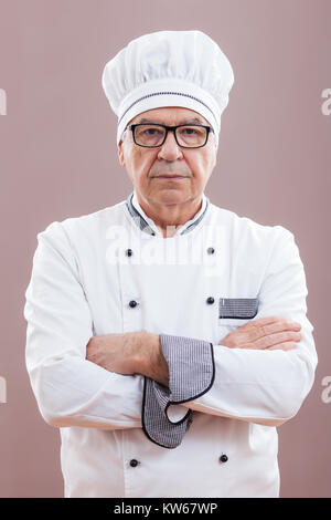 Portrait von Chefkoch in Uniform arbeiten Stockfoto