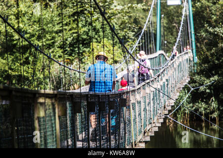 Nationalpark Podyji, Fußgängerbrücke, Tal des Flusses Dyje, Tourismuspfad Tschechien Stockfoto