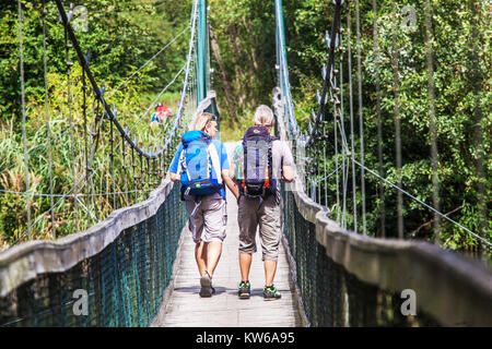 Podyji Nationalpark, Fußgängerbrücke, Tal des Flusses Dyje, Tschechische Republik Wanderweg Tourismus Stockfoto