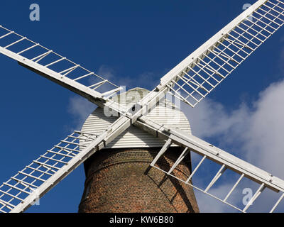 ROCHFORD, ESSEX, Großbritannien - 27. OKTOBER 2017: The Sails on Rayleigh Windmill - ein denkmalgeschütztes Gebäude der Kategorie 2 Stockfoto