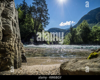 Fluss Soca in Slowenien im Sommer Stockfoto