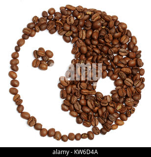 Yin und Yang Symbol aus Kaffeebohnen Stockfoto