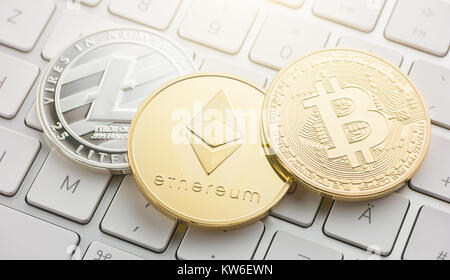 Kryptowährungsmünzen - Litecoin, Bitcoin, Ethereum Stockfoto