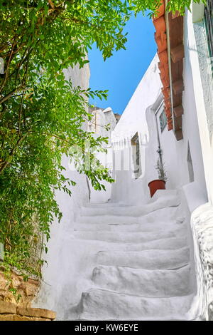 Die traditionellen weißen Häuser der Anafiotika Viertel unter der Akropolis, Athen, Griechenland Stockfoto