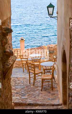 Romantische Straße in Monemvasia mittelalterliche Stadt, Peloponnes, Griechenland Stockfoto