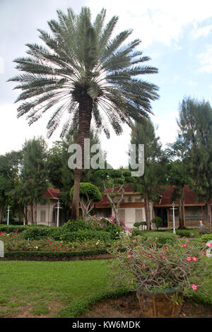 Garten in der Nähe der Vimanmek Palast im Dusit Park, Bangkok, Thailand Stockfoto