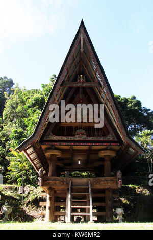 Fassade von Batak Haus im Dorf Ambarita, Indonesien Stockfoto