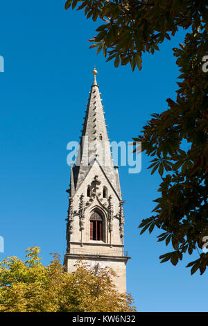 Italien, Trentino-SÃ¼dtirol, Tramin, Pfarrkirche am Hauptplatz neugotische Pfarrkirche zu St. Quirikus und Julitta Stockfoto