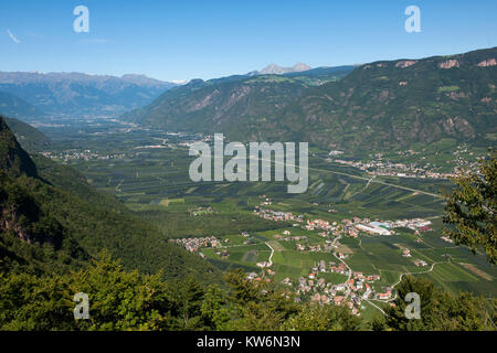 Italien, Trentino-S?dtirol, Blick durch das Etschtal Richtung Meran Stockfoto