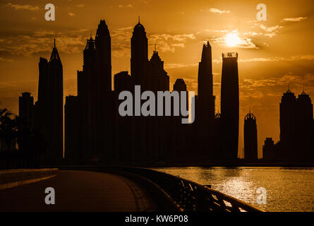 Sonnenaufgang von Dubai Palm Jumeirah Stockfoto