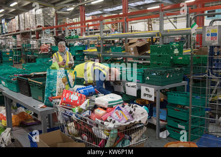 Coventry Foodbank, Fortschritt, Coventry, CV3 2NT, Großbritannien. Dezember 2017 21. Großbritanniens größte food bank rüstet sich für Weihnachten wie die Anzahl der Benutzer Stockfoto