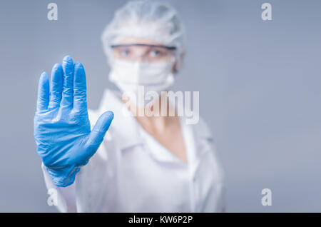 Tolles Konzept der Infektion, Verschmutzung, Arzt, STOP-Schild mit seiner Hand. Stockfoto