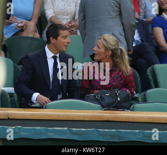 LONDON, ENGLAND - Juli 04: Unbekannt in der Königsloge für die Herren Singles Halbfinale zwischen Novak Djokovic aus Serbien und Grigor Dimitrov Bulgarien am Tag elf der Wimbledon Lawn Tennis Meisterschaften bei den All England Lawn Tennis und Croquet Club am 4. Juli 2014 in London, England Personen: Unbekannt Stockfoto