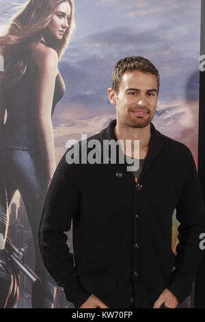 MADRID, Spanien - April 03: Theo James besuchen sie ein Fotoshooting für "ivergent in der Villa Magna Hotel am 3. April 2014 in Madrid, Spanien. Personen: Theo James Stockfoto