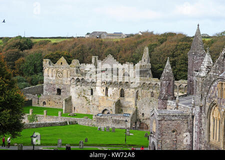 Der Bischofspalast und die Kathedrale, St. David's, Pembrokeshire, Wales. Stockfoto