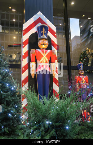 Soldat Urlaub Dekorationen an der UBS Gebäude auf der Park Avenue, New York, USA Stockfoto