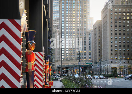 Soldat Urlaub Dekorationen an der UBS Gebäude auf der Park Avenue, New York, USA Stockfoto