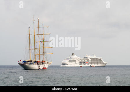 Star Clippers vier Dreimaster Barkentine und Seven Seas Navigator lagen Giardini Naxos, Sizilien, Europa Stockfoto