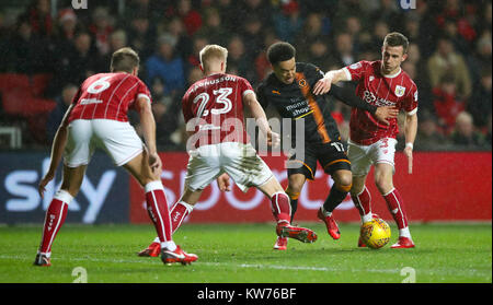 Wolverhampton Wanderers' Helder Costa und Bristol City Joe Bryan Kampf um den Ball in den Himmel Wette Championship match bei Ashton Gate, Bristol. Stockfoto