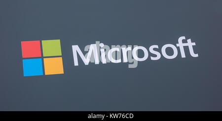 Microsoft-Logo und -Emblem. Microsoft ist ein internationales Unternehmen, das Computersoftware und -Services weltweit entwickelt, unterstützt und vertreibt. Stockfoto