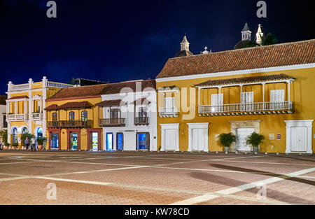 Historische Fassade an der Plaza de la Aduana, Cartagena de Indias, Kolumbien, Südamerika Stockfoto