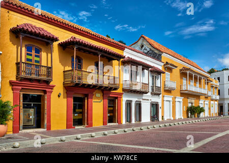 Historische Fassade an der Plaza de la Aduana, Cartagena de Indias, Kolumbien, Südamerika Stockfoto