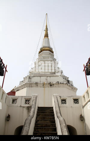 Treppenhaus und Weißen stupa im Wat Yannawa, Bangkok, Thailand Stockfoto