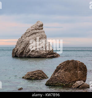 La Vela Klippe in Portonovo Beach, Riviera del Conero, Ancona, Italien Stockfoto