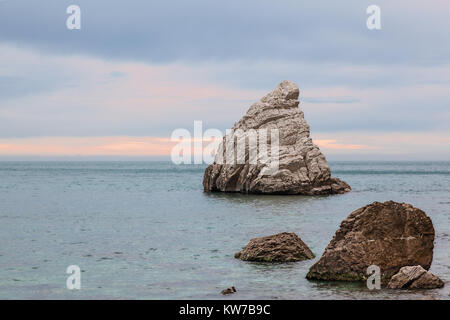 La Vela Klippe in Portonovo Beach, Riviera del Conero, Ancona, Italien Stockfoto