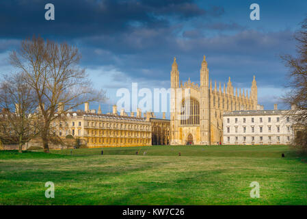 King's College in Cambridge, Blick vom Rücken (Wasser Wiese) gegenüber den westlichen Ende der King's College Chapel im Zentrum von Cambridge, England, Großbritannien Stockfoto