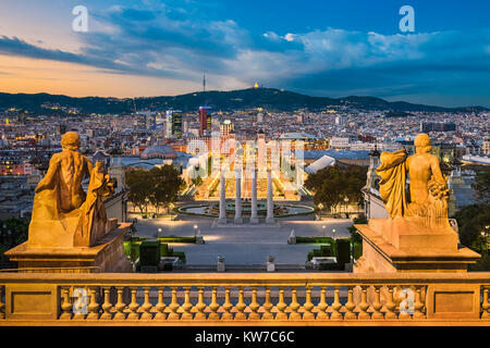 Sonnenuntergang Skyline von Barcelona, Spanien Stockfoto