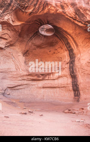 Big Hogan Bogen im Monument Valley Navajo Tribal Park, Arizona USA. Stockfoto