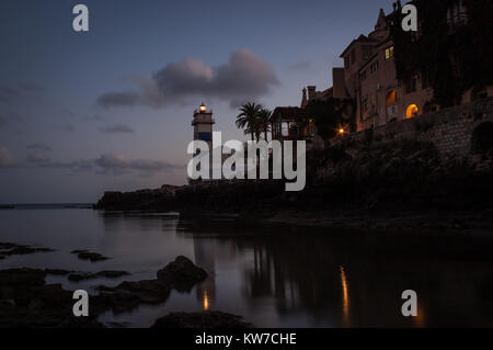 Nacht Blick von einem Leuchtturm in Cascais Portugal Stockfoto