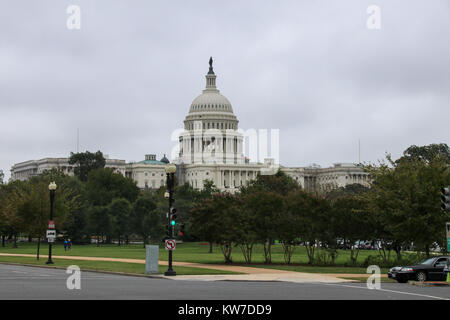 Ein Blick auf das Kapitol Gebäude bei bedecktem Wetter in Washington, DC Stockfoto