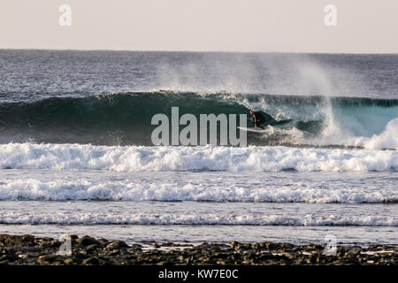 Surfen auf Fuertevantura, Kanarische Inseln, im Dezember 2017 Stockfoto