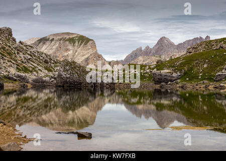 Lago di Crespeina, Puez Bergmassiv. Alpine Lake. Naturpark Puez-Geisler. Die Dolomiten von Südtirol. Italienische Alpen. Europa. Stockfoto