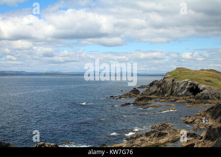 Mit Blick auf die Küste des Atlantischen Ozeans an einem schönen klaren Tag Stockfoto