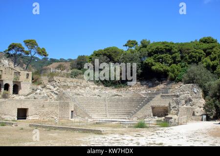 Die archäologischen Ruinen der römischen Theater in der Villa Pollio an Pausyllipon, Neapel, Italien Stockfoto