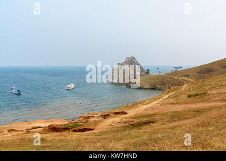 Anzeigen von Schamanen Felsen bedeckt. Baikalsee. Insel Olchon. Russland Stockfoto