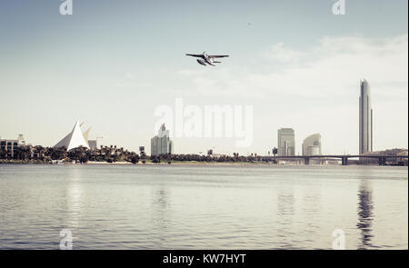 Mit dem Wasserflugzeug vom Dubai Creek in der Nähe von Park Hyatt Golfplatz Stockfoto