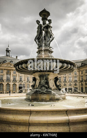 Brunnen der Drei Grazien, Place de la Bourse, Bordeaux, Frankreich Stockfoto