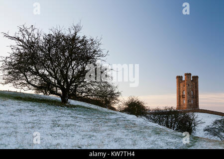 Broadway Tower an einem Wintermorgen. Stockfoto