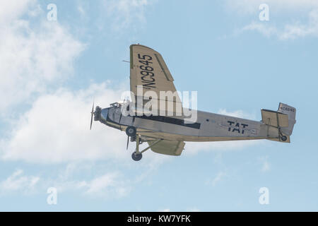 Oshkosh, WI - 24. Juli 2017: ein Jahrgang transkontinentalen Luftverkehrs Ford Modell 5-AT-B trimotor Flugzeuge Stockfoto