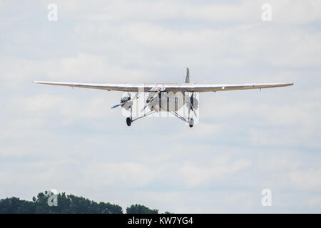 Oshkosh, WI - 24. Juli 2017: ein Jahrgang transkontinentalen Luftverkehrs Ford Modell 5-AT-B trimotor Flugzeuge Stockfoto