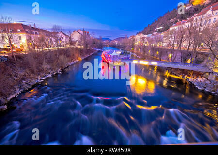 Stadt Graz Mur und Insel Abend, Steiermark in Österreich Stockfoto