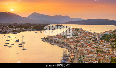 Poros Island bei Sonnenuntergang, Argolis, Peloponnes, Griechenland Stockfoto