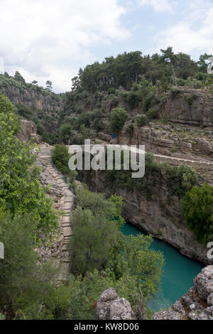 Bridged Canyon (Türkisch: Köprülü Kanyon) ist ein Canyon und einen Nationalpark in der Provinz Antalya, Türkei. Auf einer Fläche von 366 km2 (141 sq mi), i Stockfoto