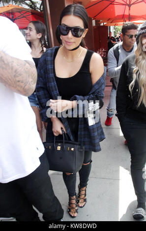 LOS ANGELES, Ca - 26. April: Kim Kardashian, Rob Kardashian, Verlobte und Blac Chyna werden gesehen, Position für das Mittagessen am 26. April in Beverly Hills, Kalifornien 2016. . Personen: Kim Kardashian Stockfoto